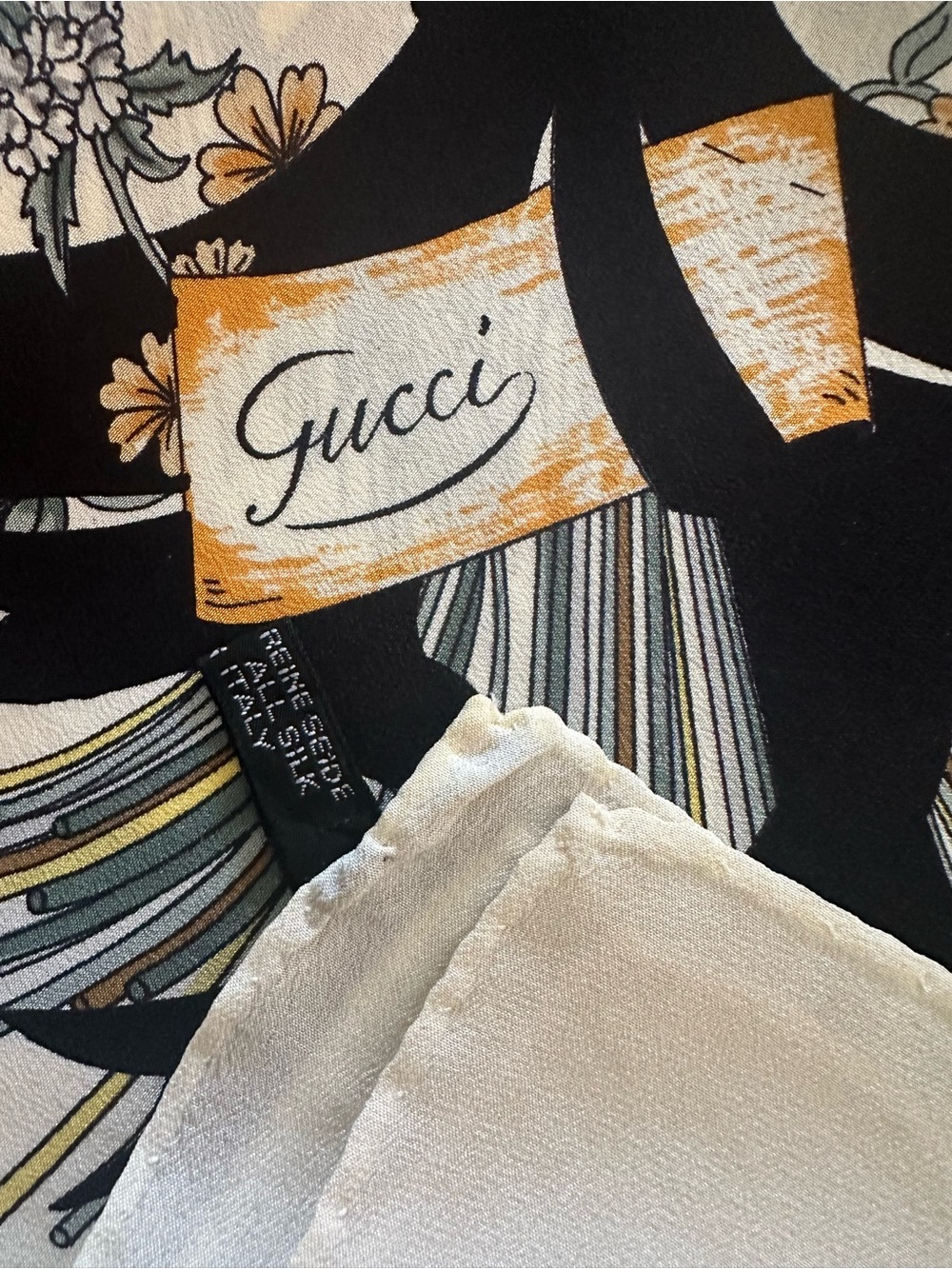 Vintage GUCCI Vittorio Accornero Flora Silk Scarf Poppies Wheat Cornflowers - Picture 3 of 13